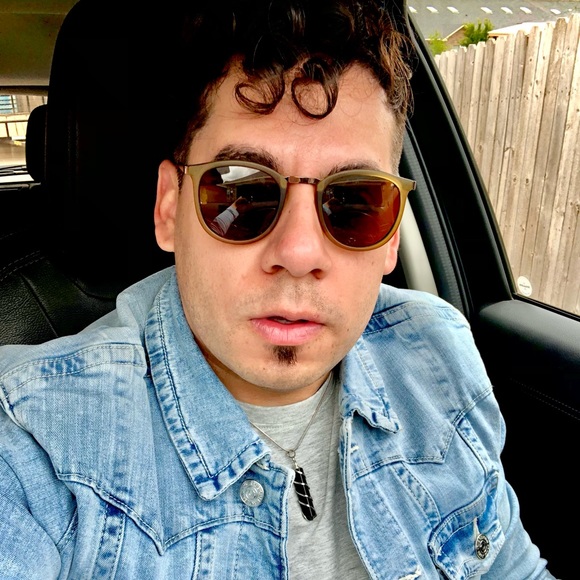 Meet your Posher, Antonio - Picture 3 of 5